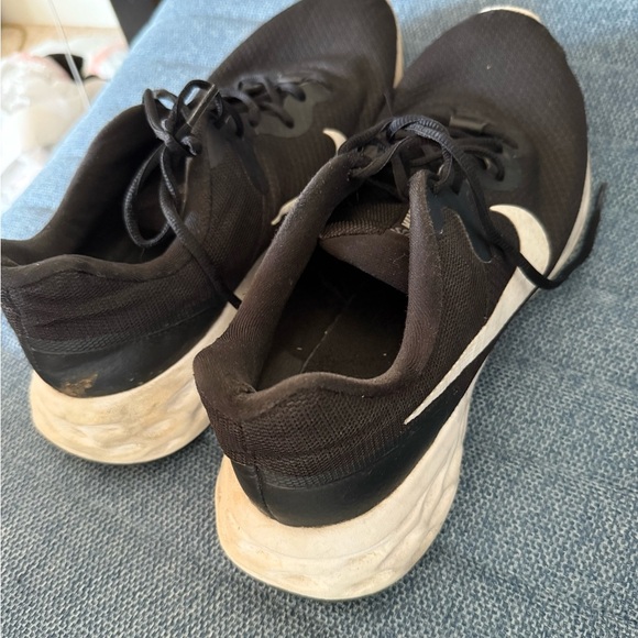 Nike Black and White Running Shoes main image 7